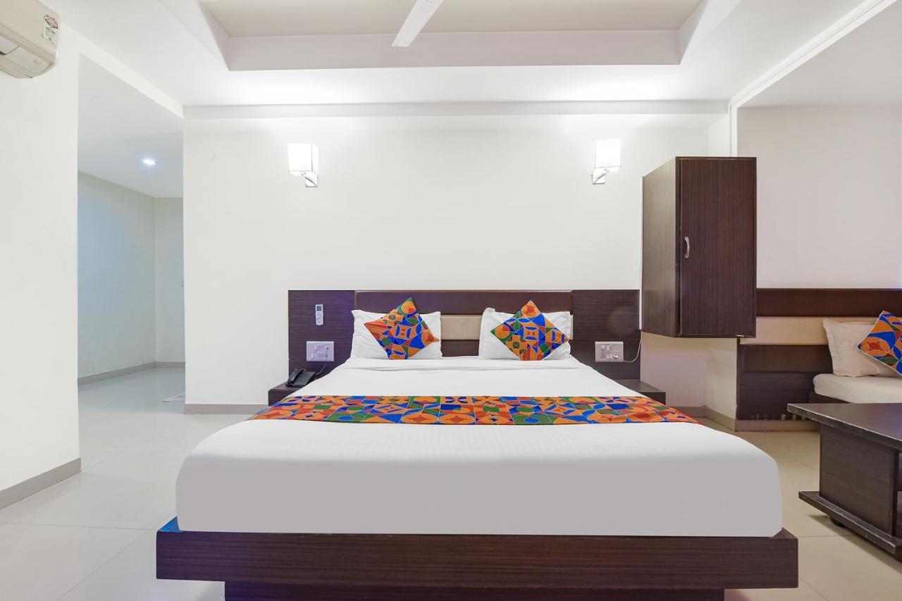 Fabhotel Skyland Ahmedabad Exterior foto